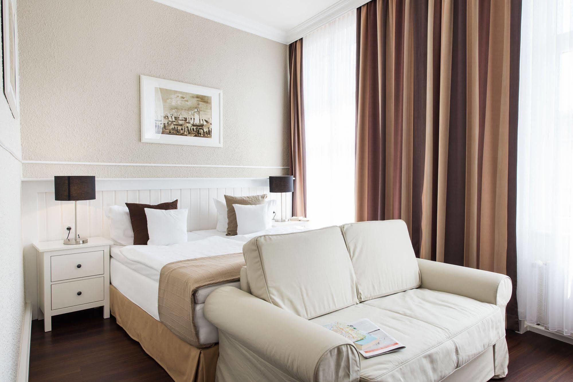 Hotel שטראלסונד מראה חיצוני תמונה